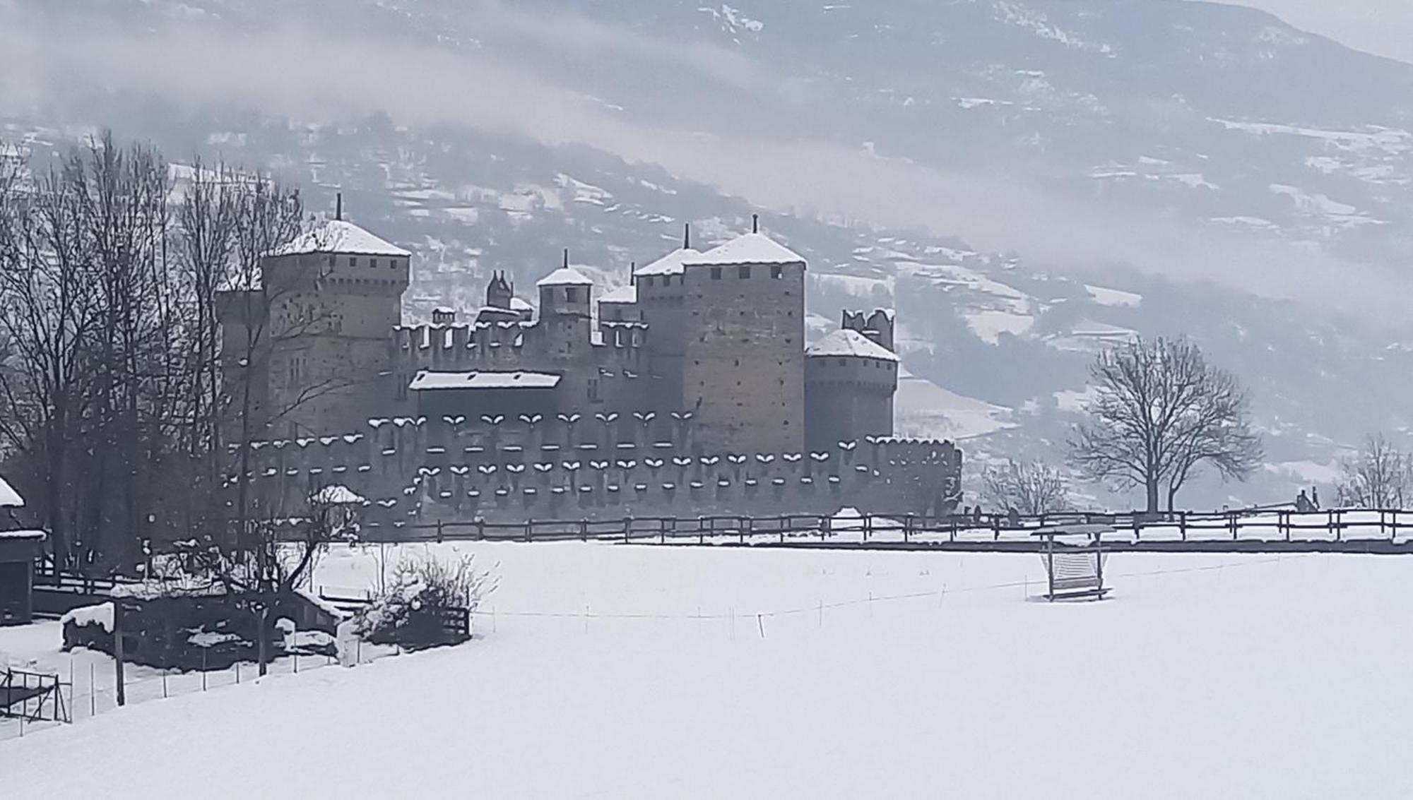 Vue Du Chateau Villa Fénis Esterno foto