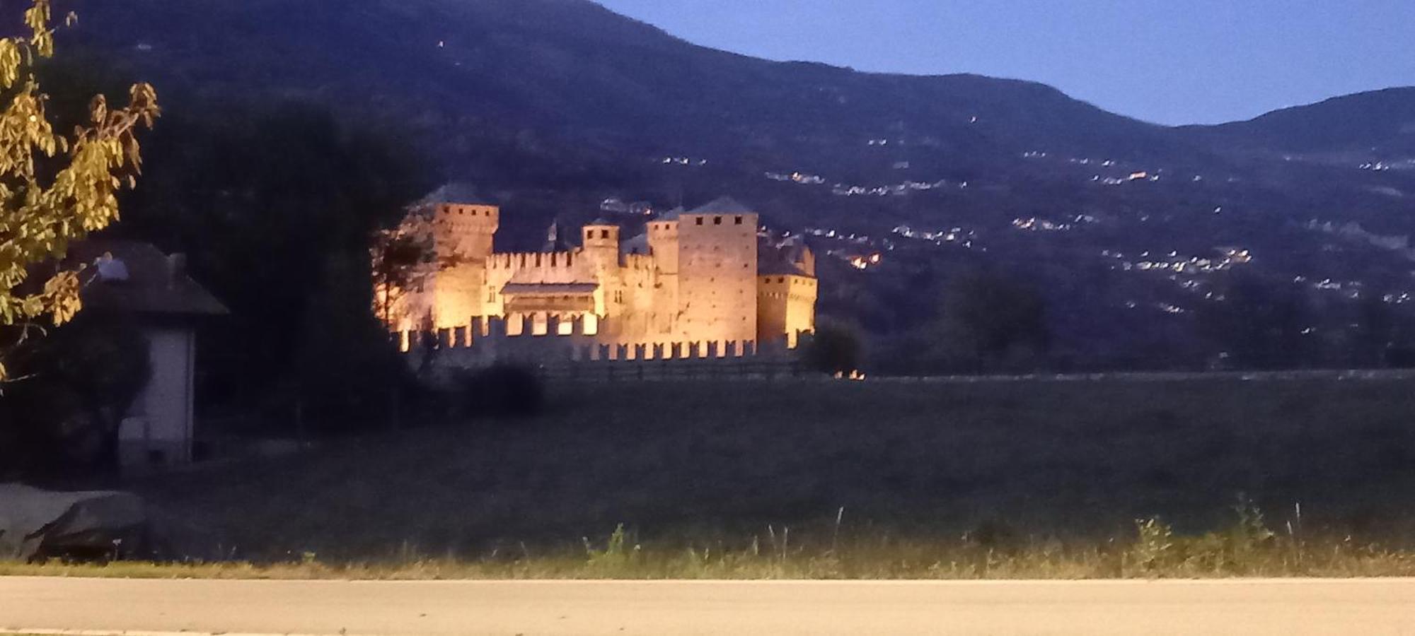 Vue Du Chateau Villa Fénis Esterno foto