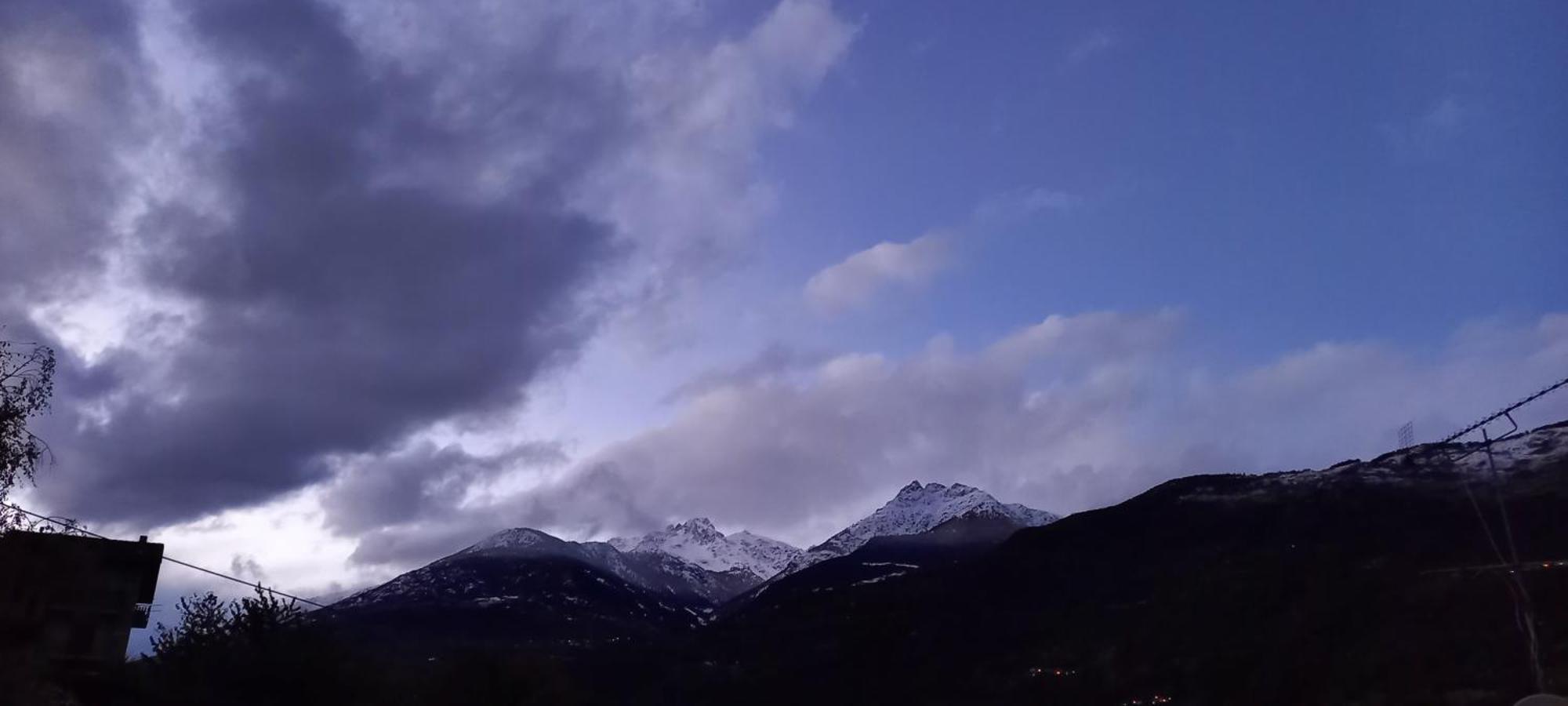 Vue Du Chateau Villa Fénis Esterno foto